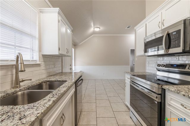 412 Silver Creek Drive, Harker Heights, TX 76548