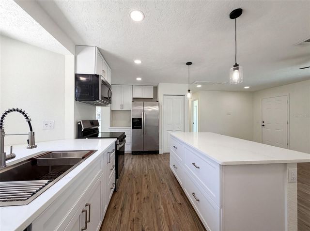 561 YALE ROAD, Venice, FL 34293