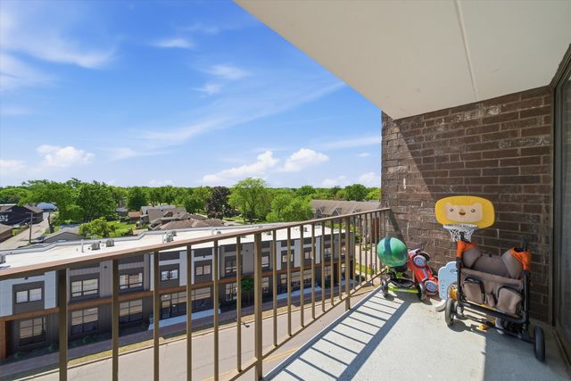 11 W Green Street 608, Bensenville, IL 60106