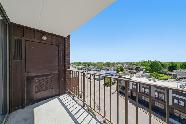 11 W Green Street 608, Bensenville, IL 60106