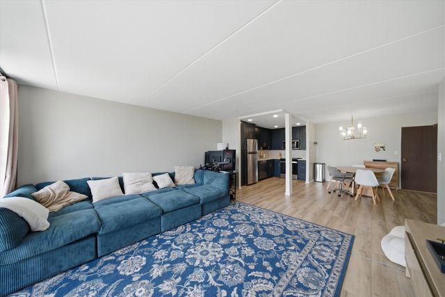 11 W Green Street 608, Bensenville, IL 60106