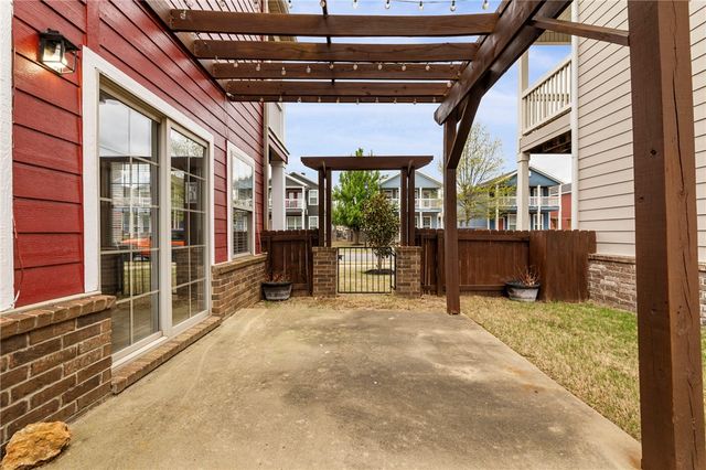 614 N Keats Drive, Fayetteville, AR 72704