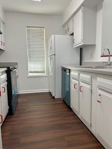 10555 Turtlewood Court 516, Houston, TX 77072