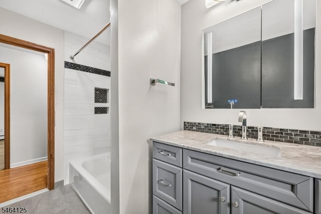 25 Starview Dr, Hillsborough Twp., NJ 08844