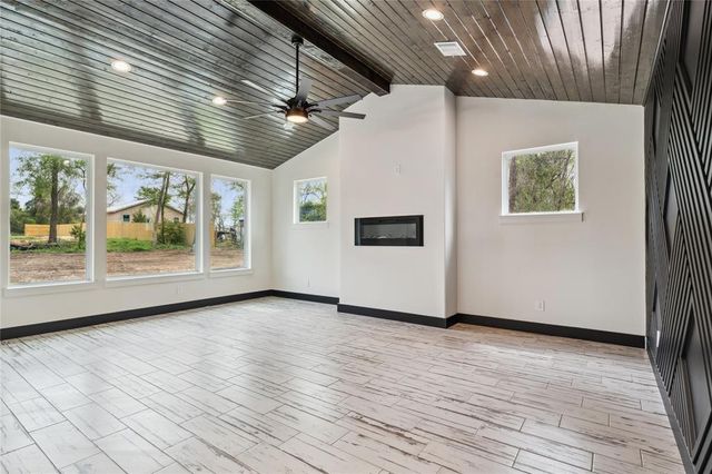 24717 Sligo St, Hempstead, TX 77445