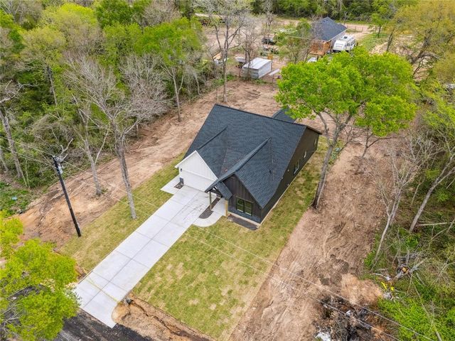 24717 Sligo St, Hempstead, TX 77445