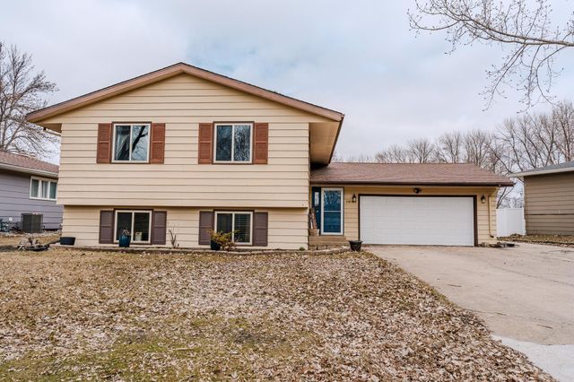 1607 American Way S, Fargo, ND 58103