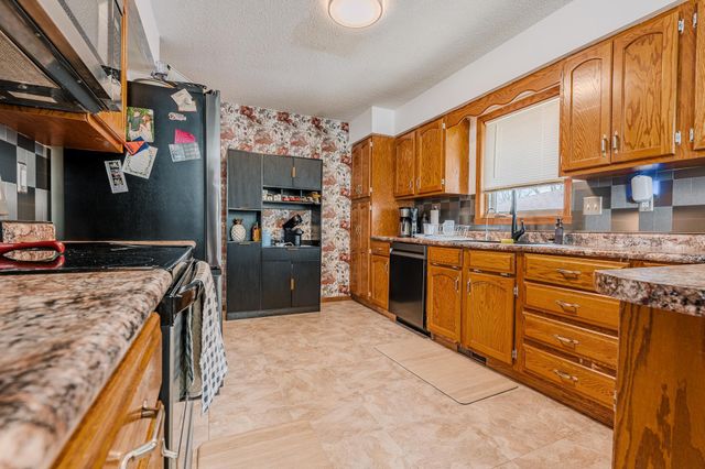 1607 American Way S, Fargo, ND 58103