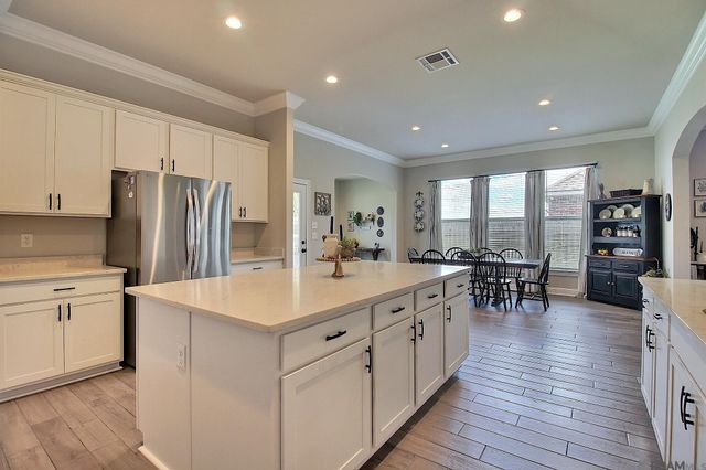 38390 Parliament Dr, Prairieville, LA 70769