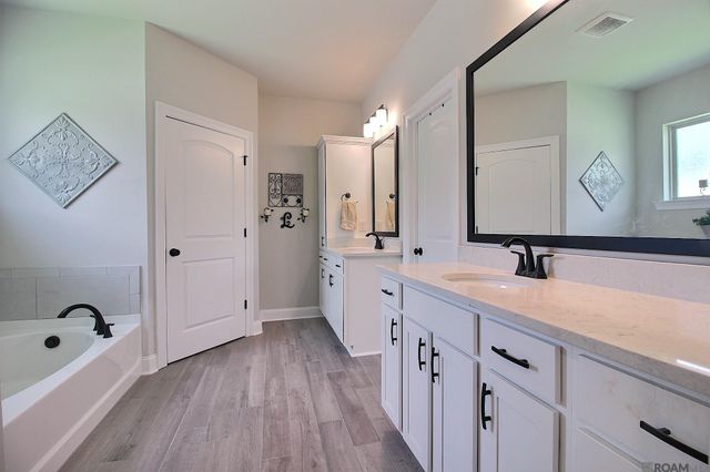 38390 Parliament Dr, Prairieville, LA 70769