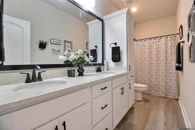 38390 Parliament Dr, Prairieville, LA 70769