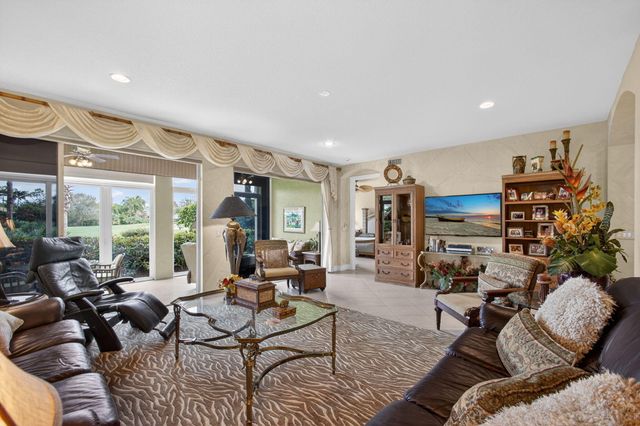 113 Palm Point Circle A, Palm Beach Gardens, FL 33418