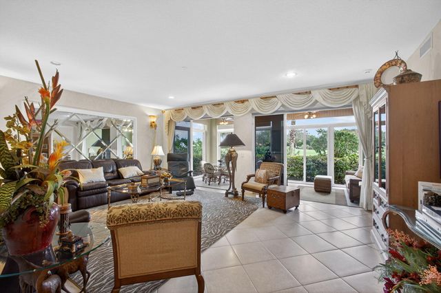 113 Palm Point Circle A, Palm Beach Gardens, FL 33418