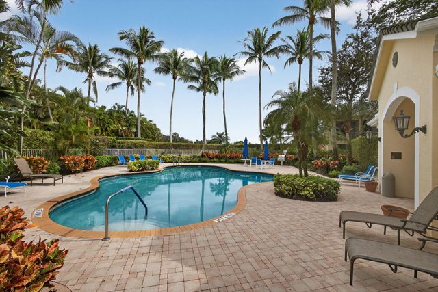 113 Palm Point Circle A, Palm Beach Gardens, FL 33418