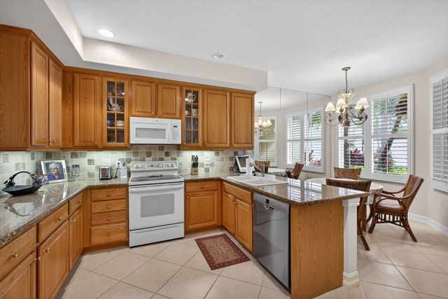 113 Palm Point Circle A, Palm Beach Gardens, FL 33418