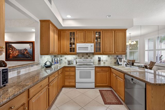 113 Palm Point Circle A, Palm Beach Gardens, FL 33418