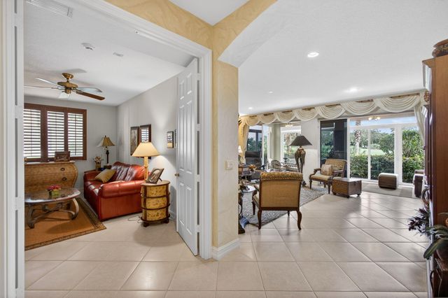 113 Palm Point Circle A, Palm Beach Gardens, FL 33418