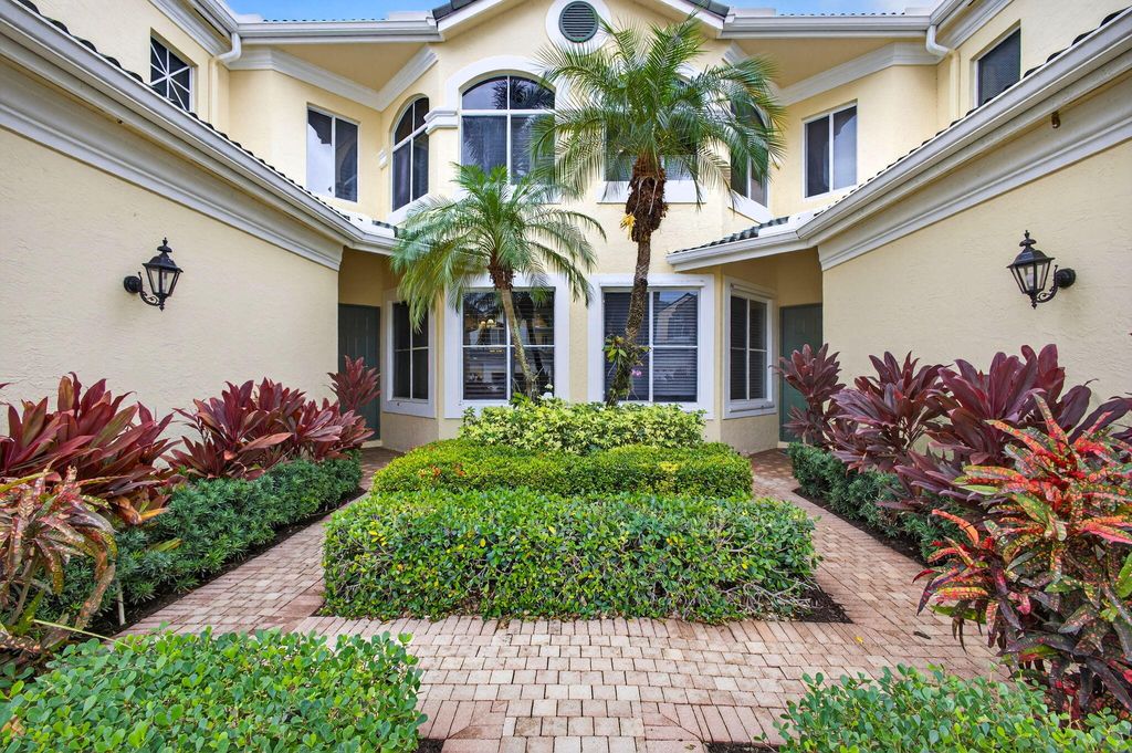 113 Palm Point Circle A, Palm Beach Gardens, FL 33418