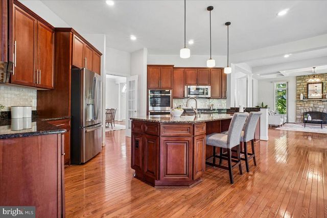 11040 HEATHLAND DR, Oakton, VA 22124