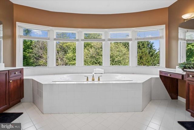 11040 HEATHLAND DR, Oakton, VA 22124