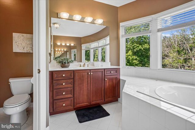 11040 HEATHLAND DR, Oakton, VA 22124