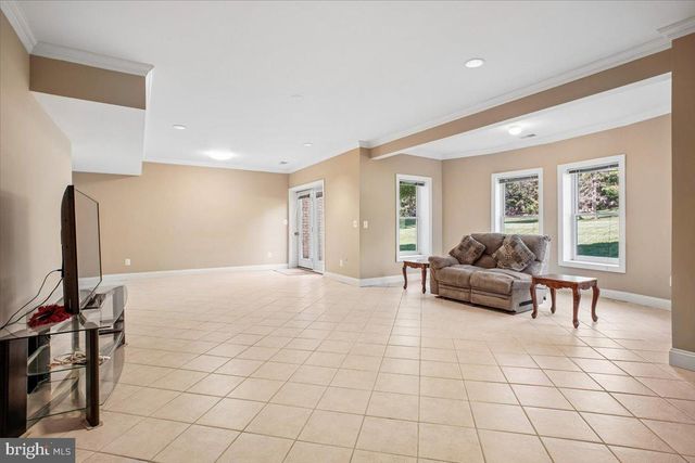 11040 HEATHLAND DR, Oakton, VA 22124