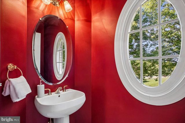 11040 HEATHLAND DR, Oakton, VA 22124