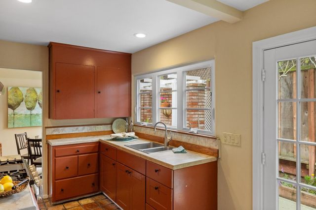 665 Pine Avenue, Pacific Grove, CA 93950