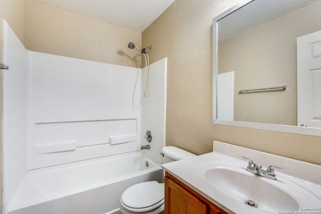 13327 Asbury Vis, San Antonio, TX 78249