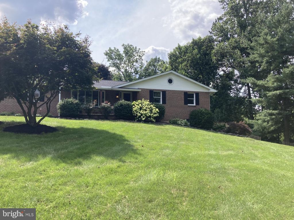 14028 CLARK RD, Stewartstown, PA 17363