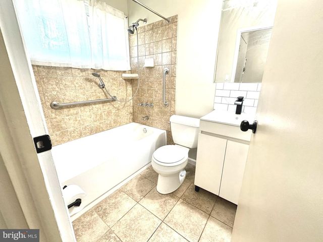 289 GOLDENRIDGE DR, Levittown, PA 19057