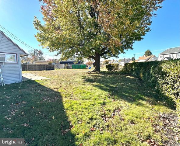 289 GOLDENRIDGE DR, Levittown, PA 19057