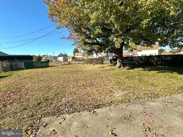 289 GOLDENRIDGE DR, Levittown, PA 19057