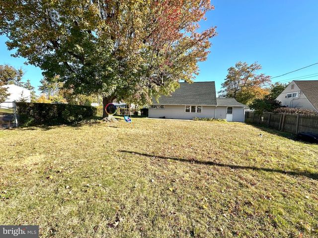 289 GOLDENRIDGE DR, Levittown, PA 19057