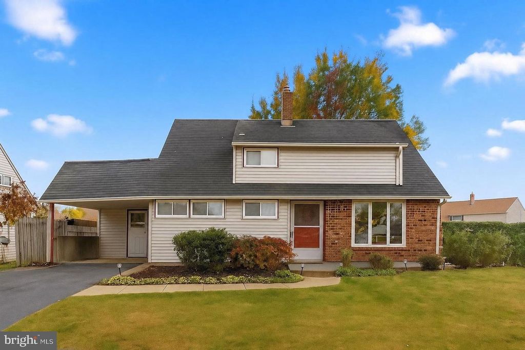 289 GOLDENRIDGE DR, Levittown, PA 19057