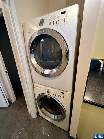 2 Claridge Drive APT 11JE, Verona, NJ 07044