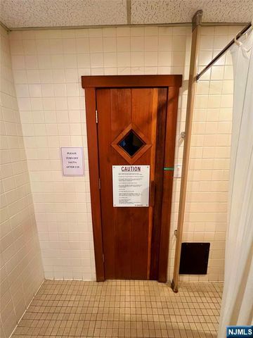 2 Claridge Drive APT 11JE, Verona, NJ 07044