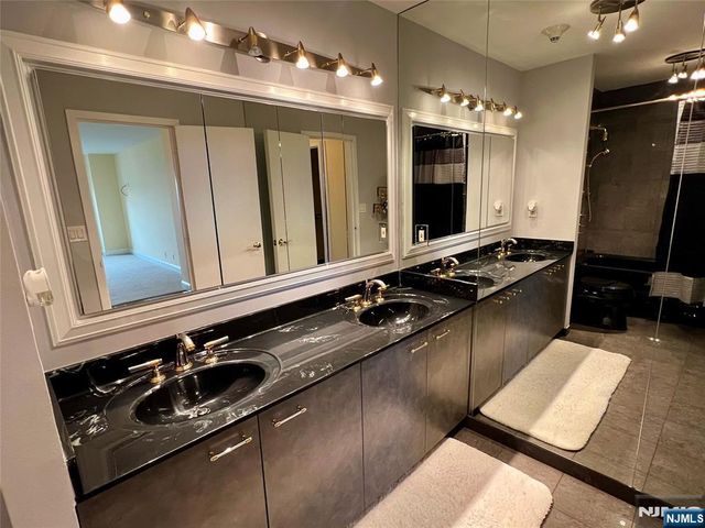 2 Claridge Drive APT 11JE, Verona, NJ 07044