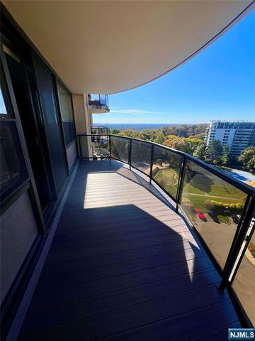 2 Claridge Drive APT 11JE, Verona, NJ 07044