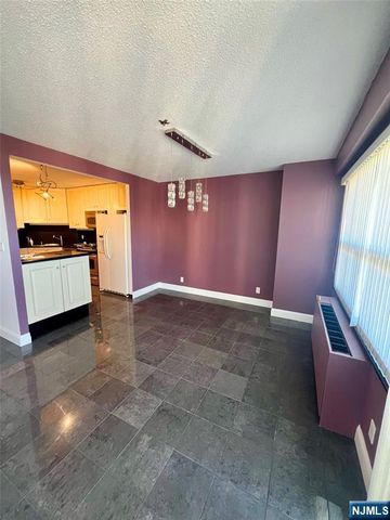 2 Claridge Drive APT 11JE, Verona, NJ 07044