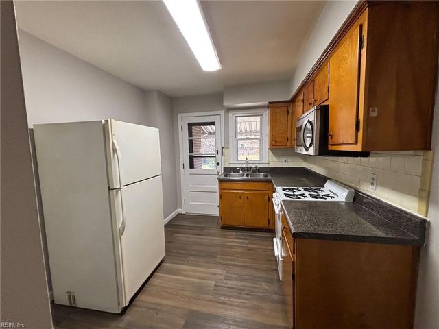 8 Rip Rap RD, Hampton, VA 23669