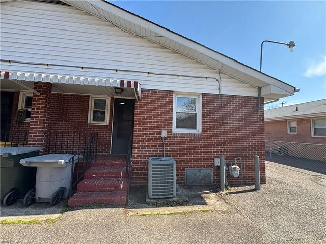 8 Rip Rap RD, Hampton, VA 23669