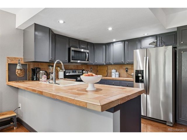 28 Woodbridge Dr, Colorado Springs, CO 80906