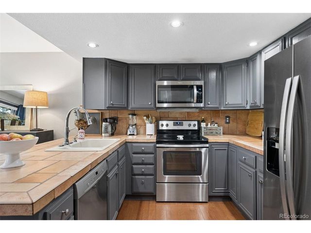 28 Woodbridge Dr, Colorado Springs, CO 80906