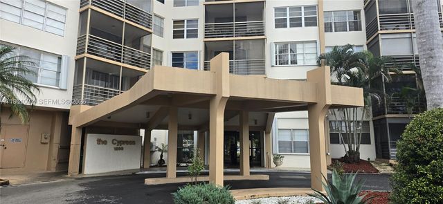 1200 Saint Charles Place 207, Pembroke Pines, FL 33026