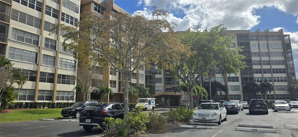 1200 Saint Charles Place 207, Pembroke Pines, FL 33026