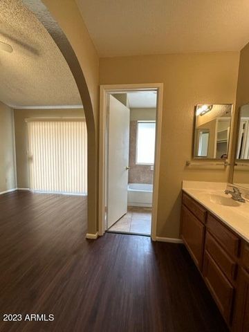 8520 W PALM Lane 1125, Phoenix, AZ 85037