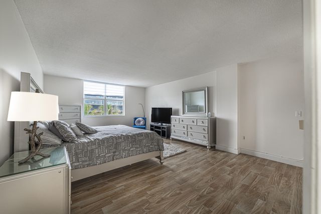 3450 S Ocean Boulevard 401, Palm Beach, FL 33480