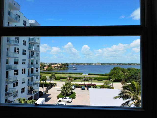 3450 S Ocean Boulevard 401, Palm Beach, FL 33480