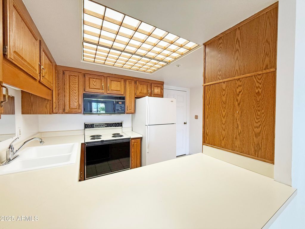 10330 W Thunderbird Boulevard A207, Sun City, AZ 85351 — photo 5